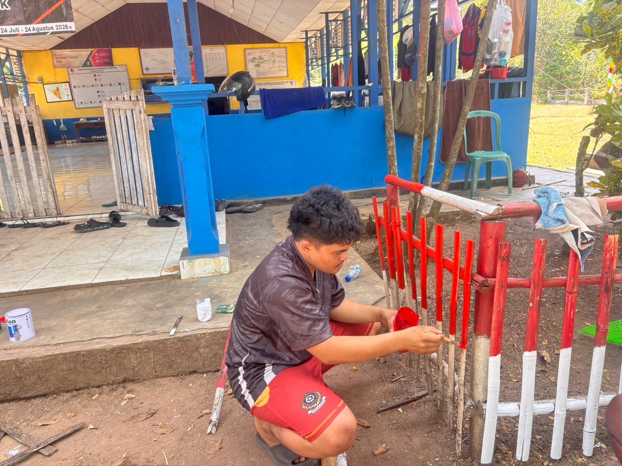 Pengecetan Pagar Poko oleh Muh Abdi Maulana 